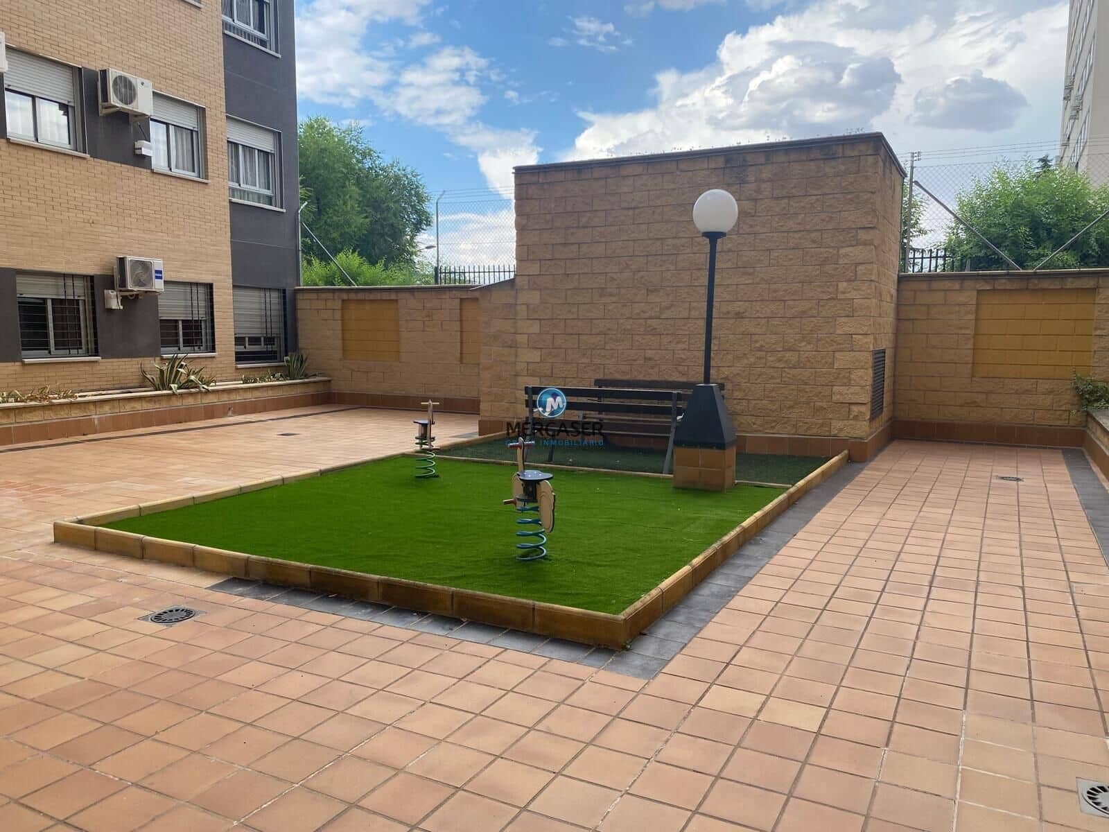 Piso de 1 habitación en Alcalá de Henares en alquiler con garaje - 900 € (Ref: 9911109)