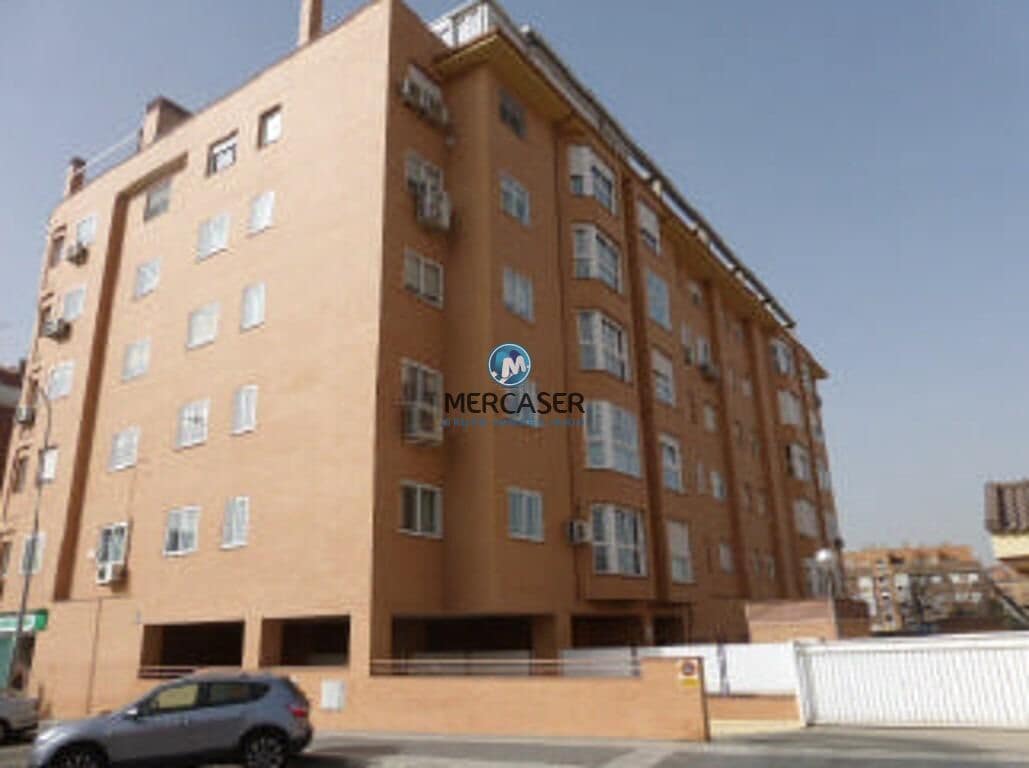 Piso de 3 habitaciones en Valdemoro en venta con piscina garaje - 315.000 € (Ref: 9913204)