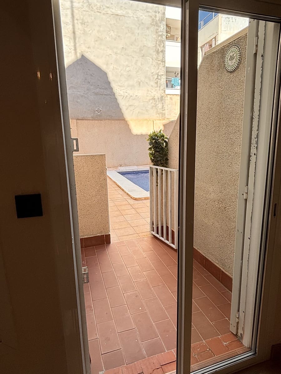 1 bedroom Apartment for sale in Torrevieja with pool - € 129,000 (Ref: 9638016)