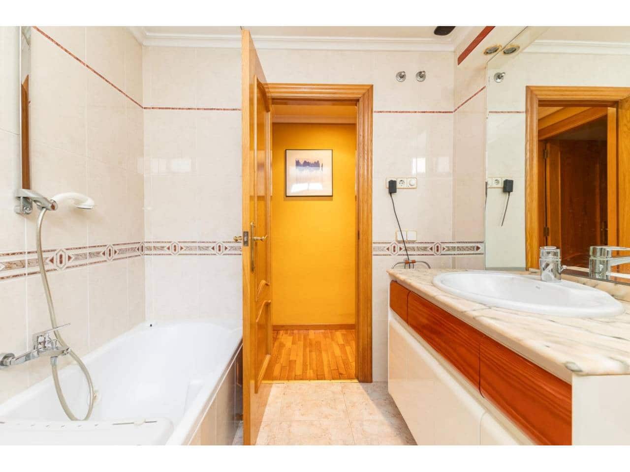 4 slaapkamer Flat te koop in Valencia stad met garage - € 450.000 (Ref: 9671032)