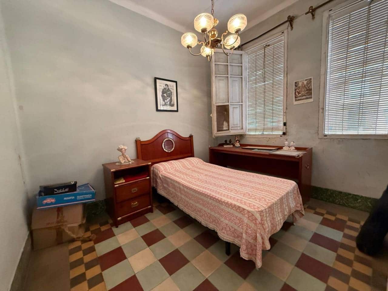 6 bedroom Terraced Villa for sale in Valencia city with garage - € 490,000 (Ref: 9671035)