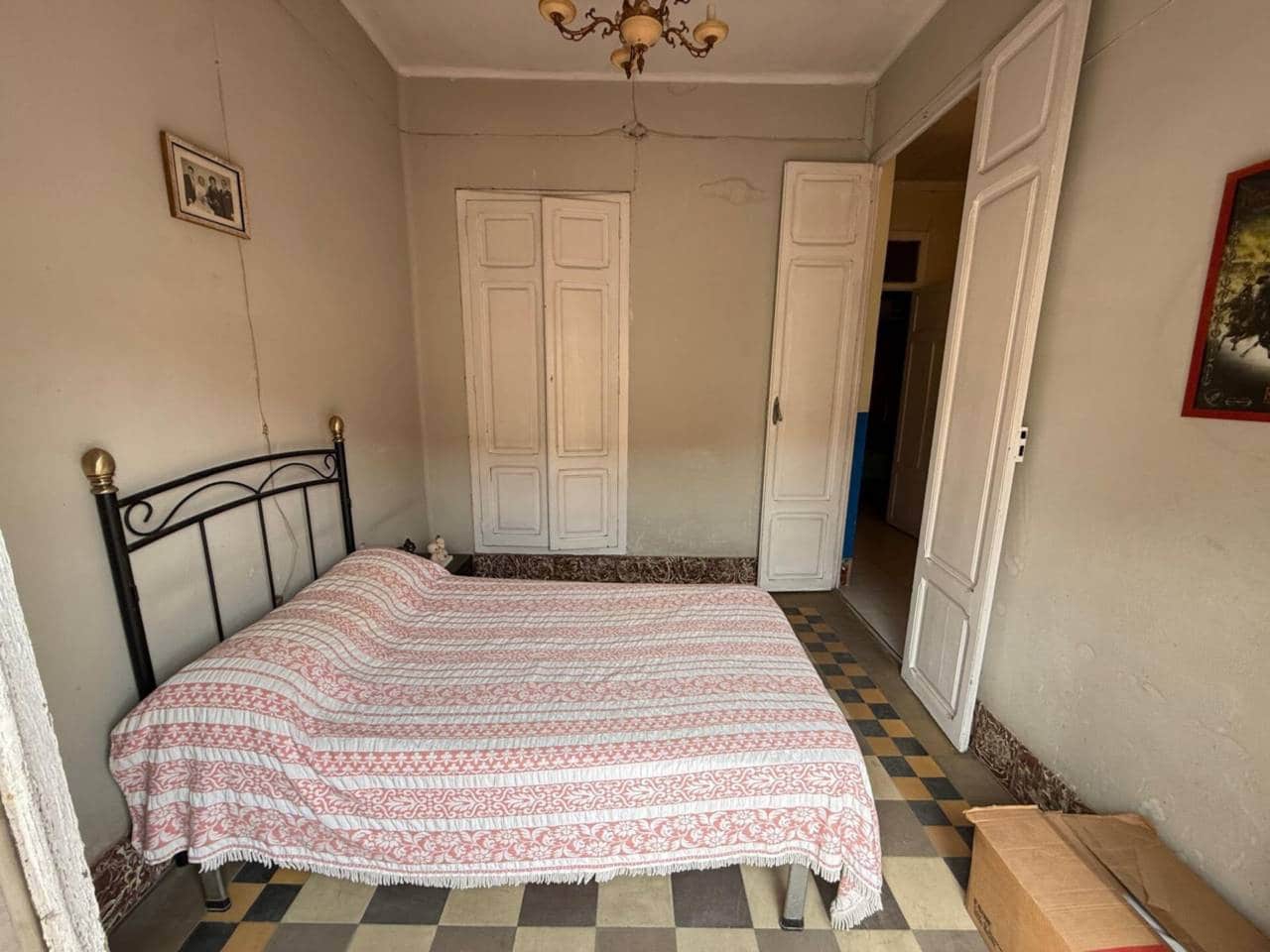 6 bedroom Terraced Villa for sale in Valencia city with garage - € 490,000 (Ref: 9671035)