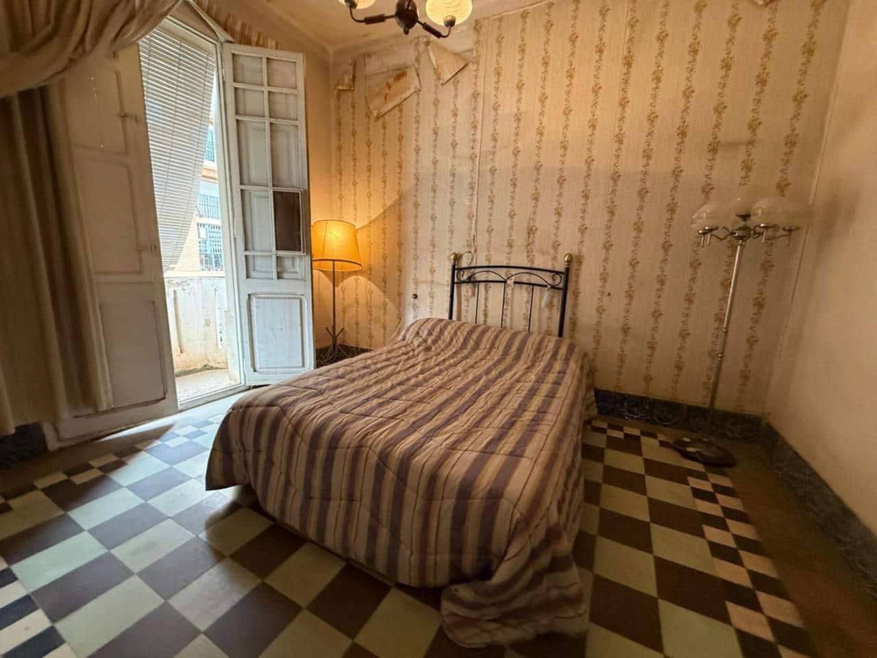 6 bedroom Terraced Villa for sale in Valencia city with garage - € 490,000 (Ref: 9671035)