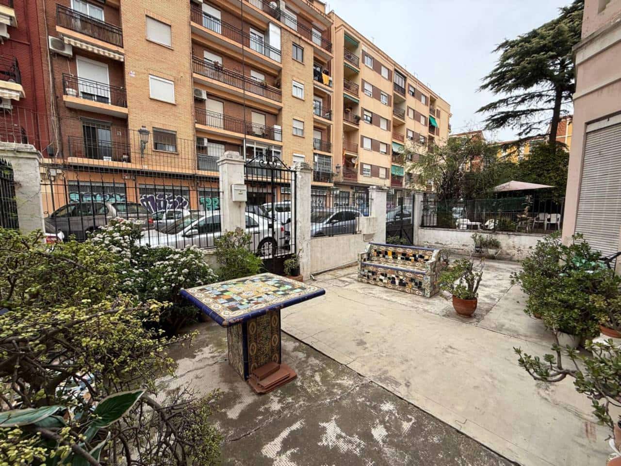 6 bedroom Terraced Villa for sale in Valencia city with garage - € 490,000 (Ref: 9671035)