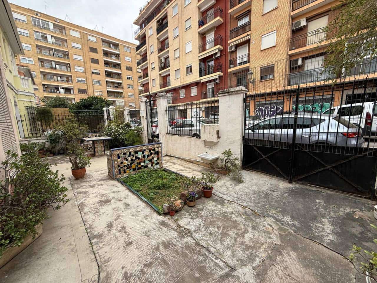 6 bedroom Terraced Villa for sale in Valencia city with garage - € 490,000 (Ref: 9671035)