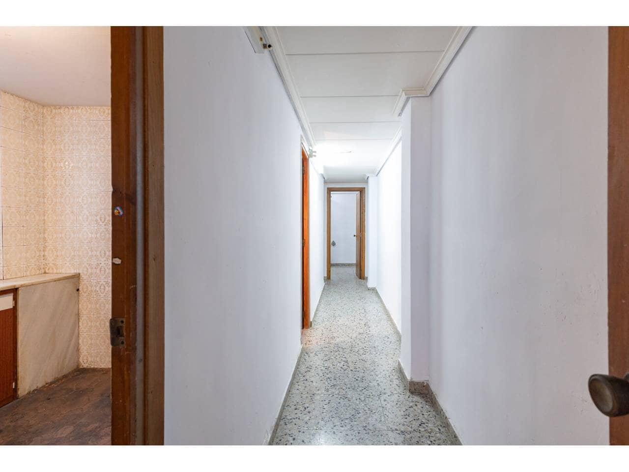 4 sovrum Lägenhet till salu i Valencia stad - 275 000 € (Ref: 9671036)