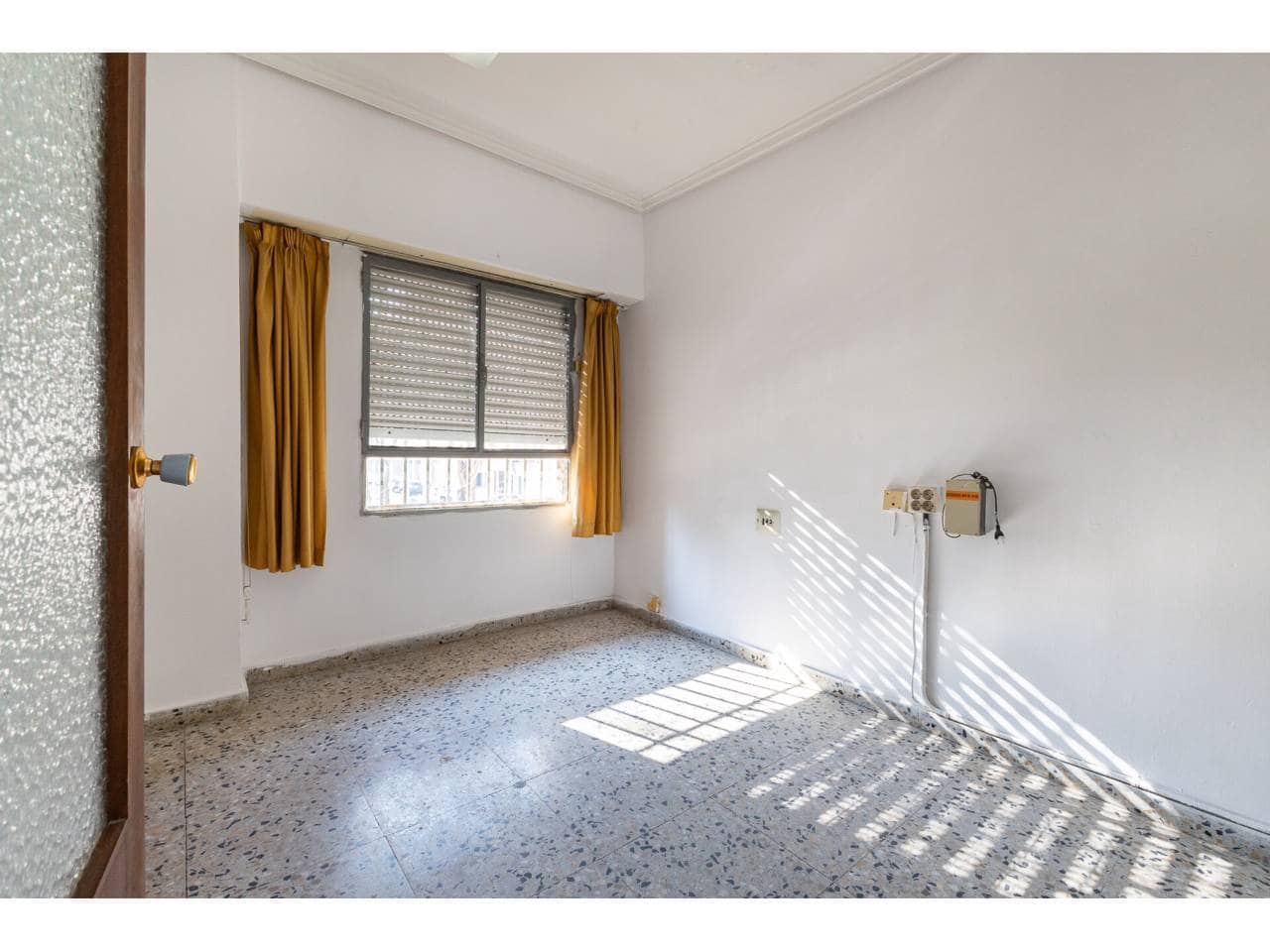 4 sovrum Lägenhet till salu i Valencia stad - 275 000 € (Ref: 9671036)