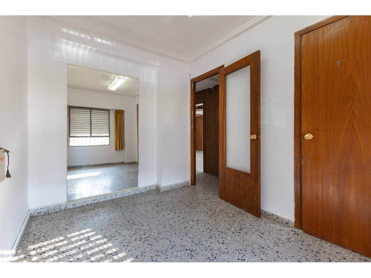 4 sovrum Lägenhet till salu i Valencia stad - 275 000 € (Ref: 9671036)