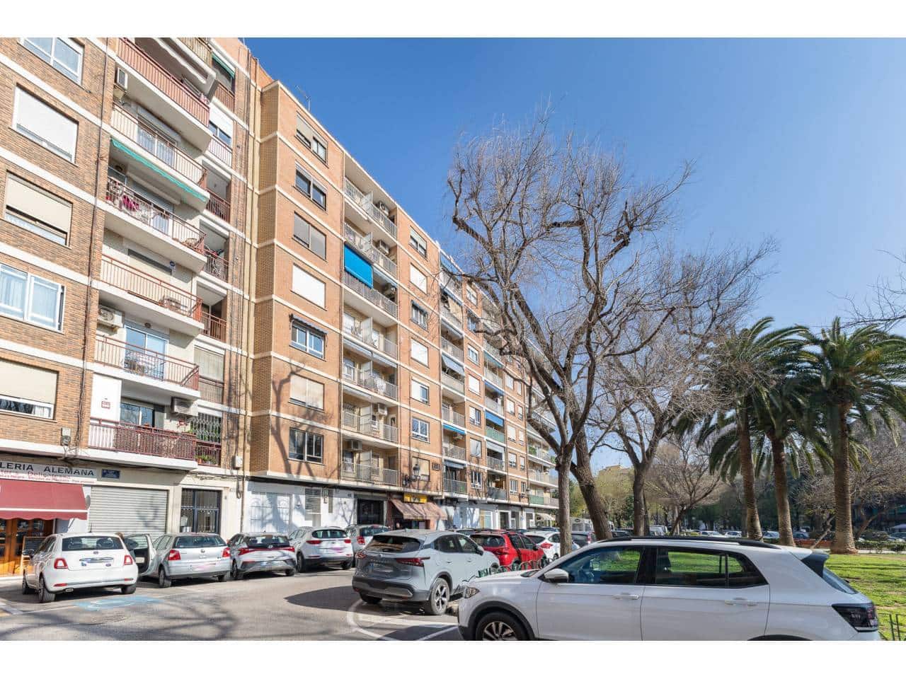 4 sovrum Lägenhet till salu i Valencia stad - 275 000 € (Ref: 9671036)