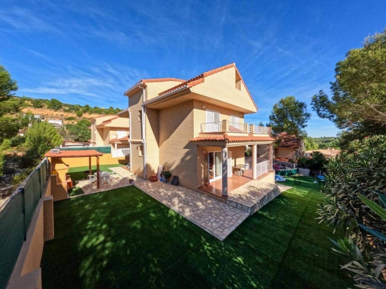 4 bedroom Villa for sale in Chiva with pool garage - € 420,000 (Ref: 9671043)