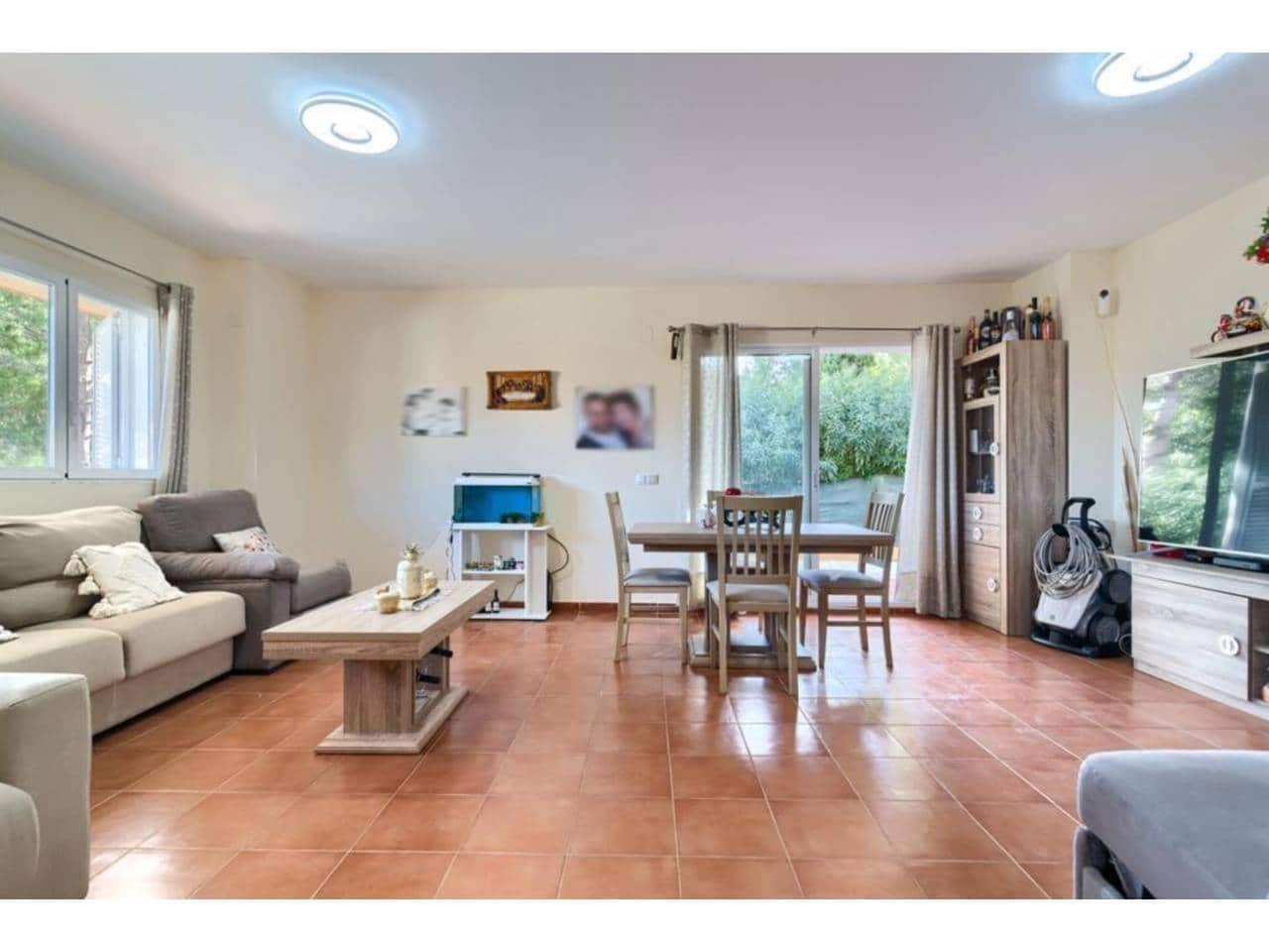 4 bedroom Villa for sale in Chiva with pool garage - € 420,000 (Ref: 9671043)