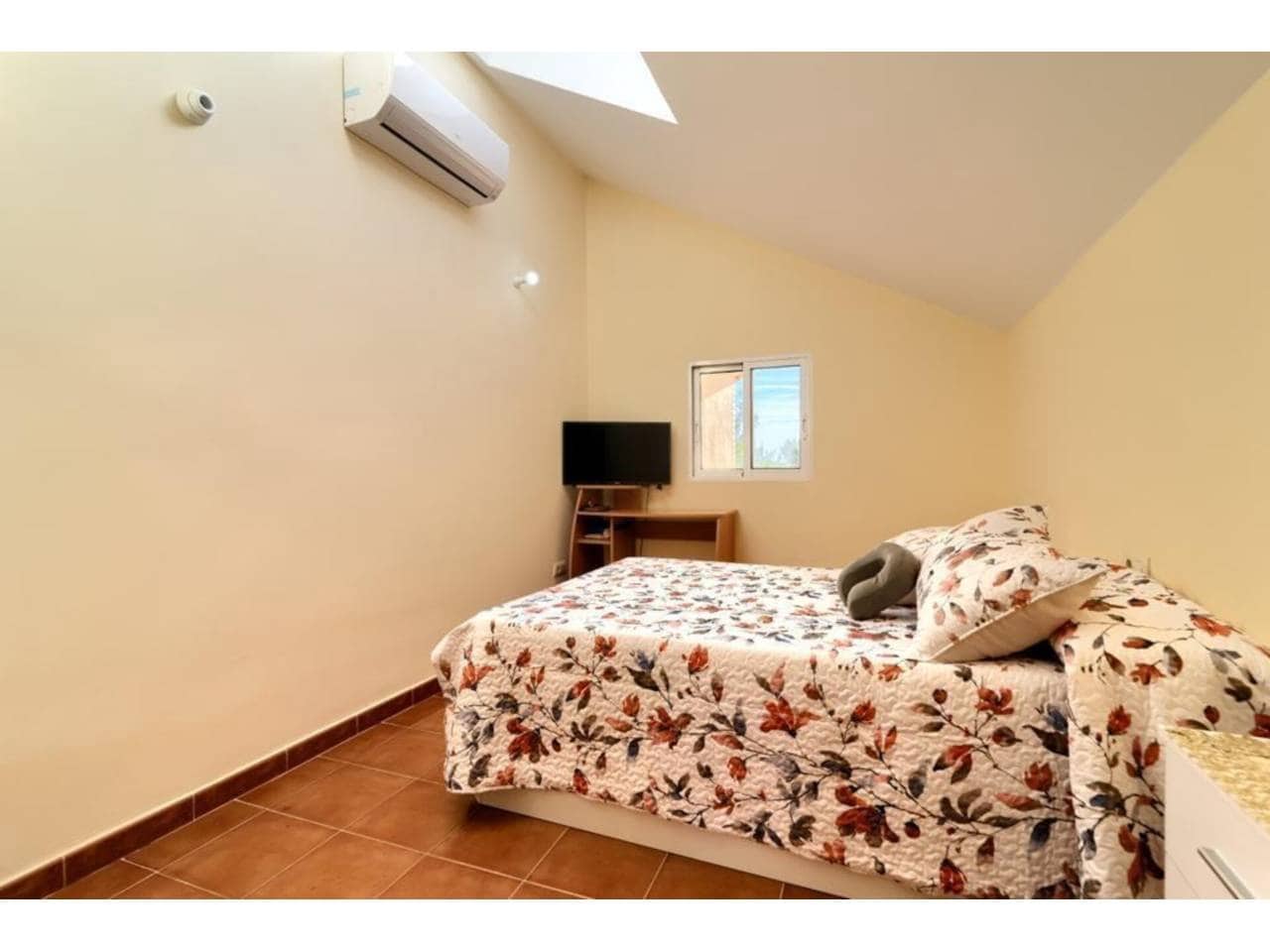 4 bedroom Villa for sale in Chiva with pool garage - € 420,000 (Ref: 9671043)