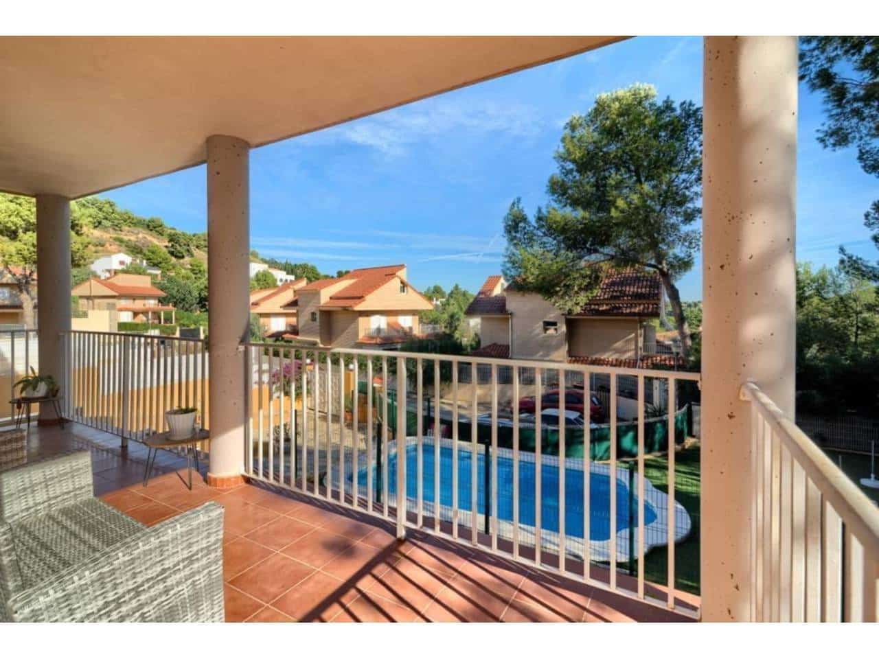 4 bedroom Villa for sale in Chiva with pool garage - € 420,000 (Ref: 9671043)