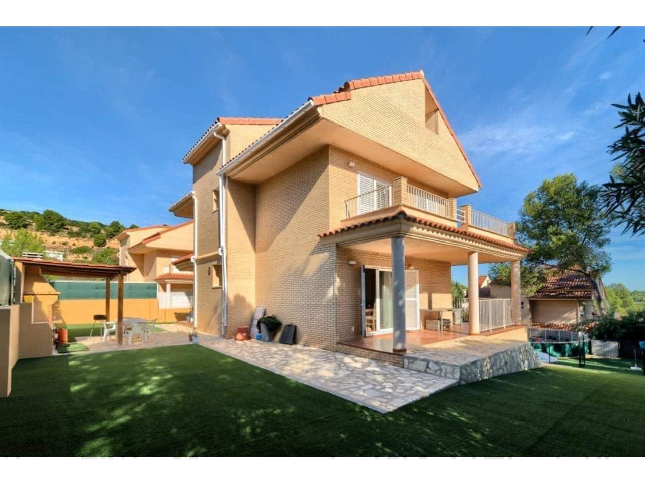 4 bedroom Villa for sale in Chiva with pool garage - € 420,000 (Ref: 9671043)