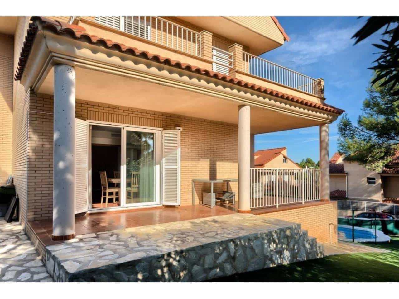 4 bedroom Villa for sale in Chiva with pool garage - € 420,000 (Ref: 9671043)