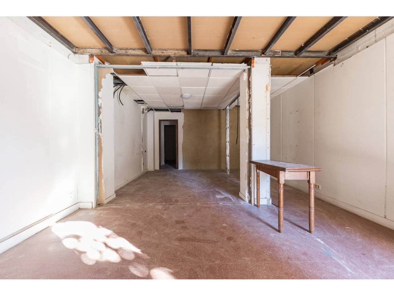 Local Comercial de 5 habitaciones en València ciudad en venta - 95.000 € (Ref: 9671047)