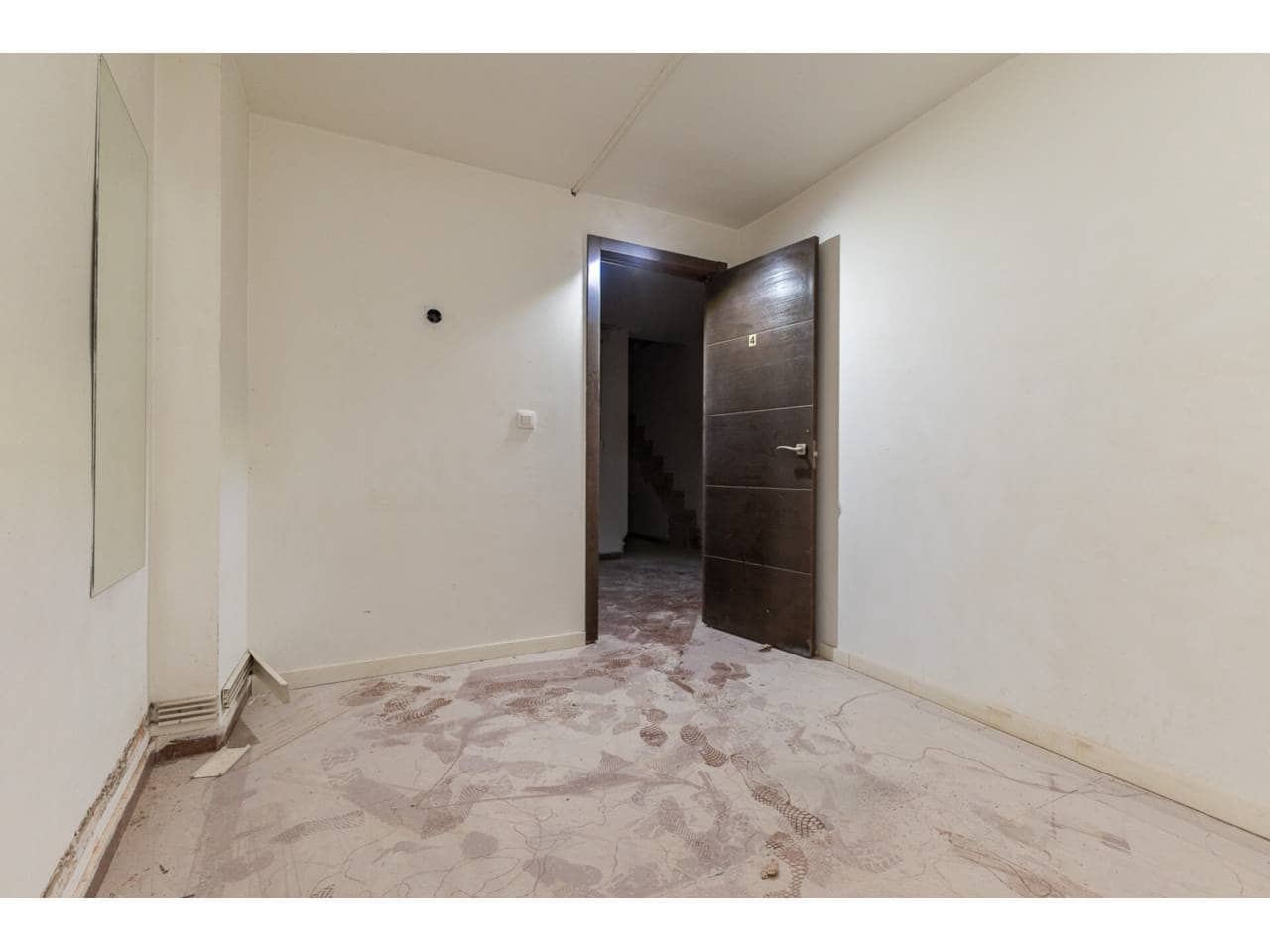 Local Comercial de 5 habitaciones en València ciudad en venta - 95.000 € (Ref: 9671047)