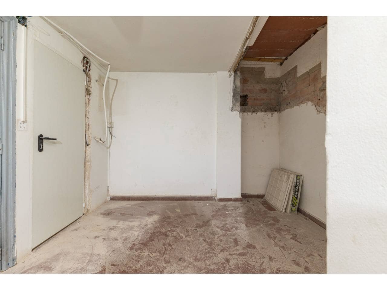 Local Comercial de 5 habitaciones en València ciudad en venta - 95.000 € (Ref: 9671047)