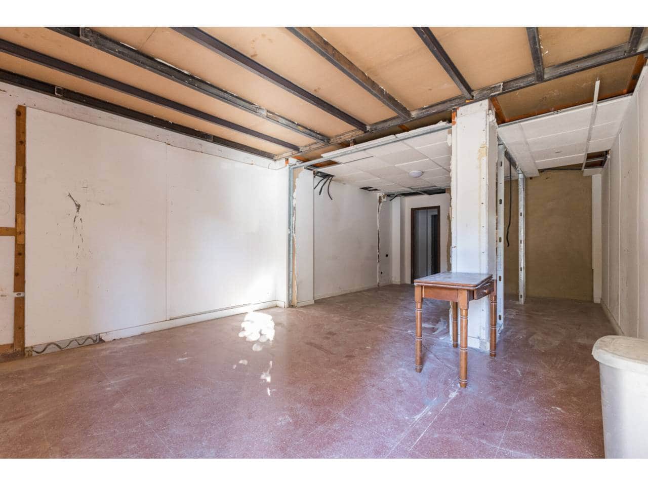 Local Comercial de 5 habitaciones en València ciudad en venta - 95.000 € (Ref: 9671047)
