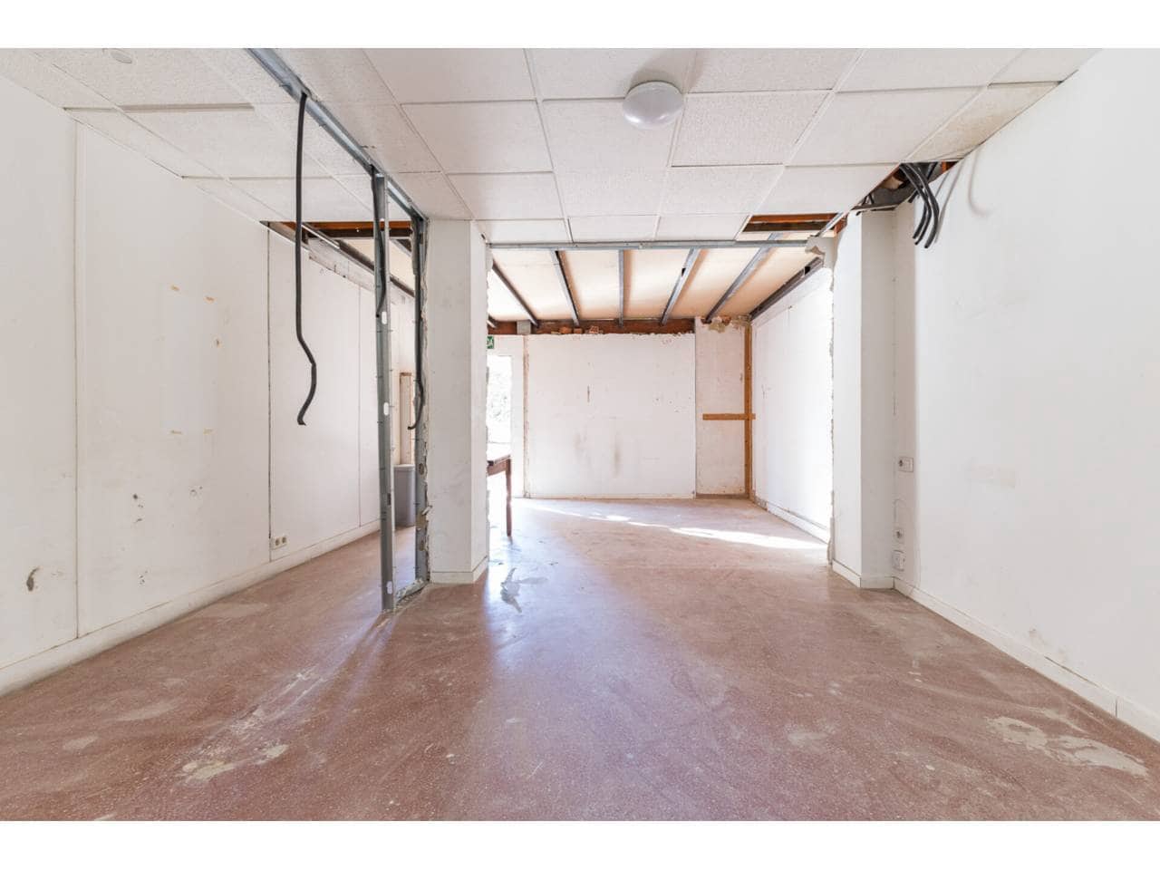 Local Comercial de 5 habitaciones en València ciudad en venta - 95.000 € (Ref: 9671047)