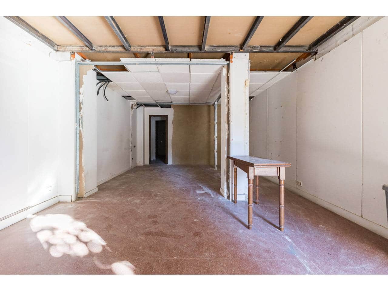 Local Comercial de 5 habitaciones en València ciudad en venta - 95.000 € (Ref: 9671047)