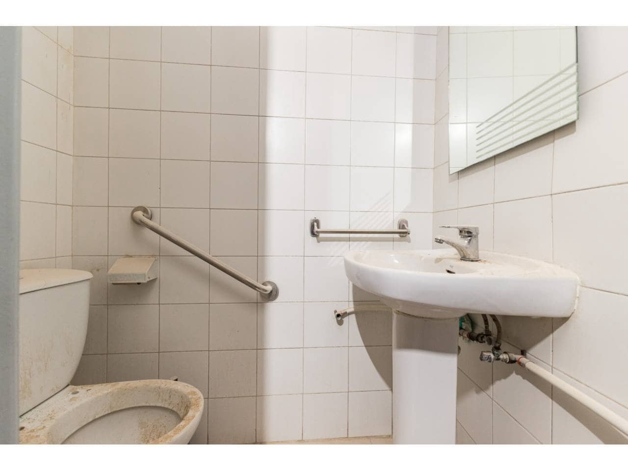 Local Comercial de 5 habitaciones en València ciudad en venta - 95.000 € (Ref: 9671047)