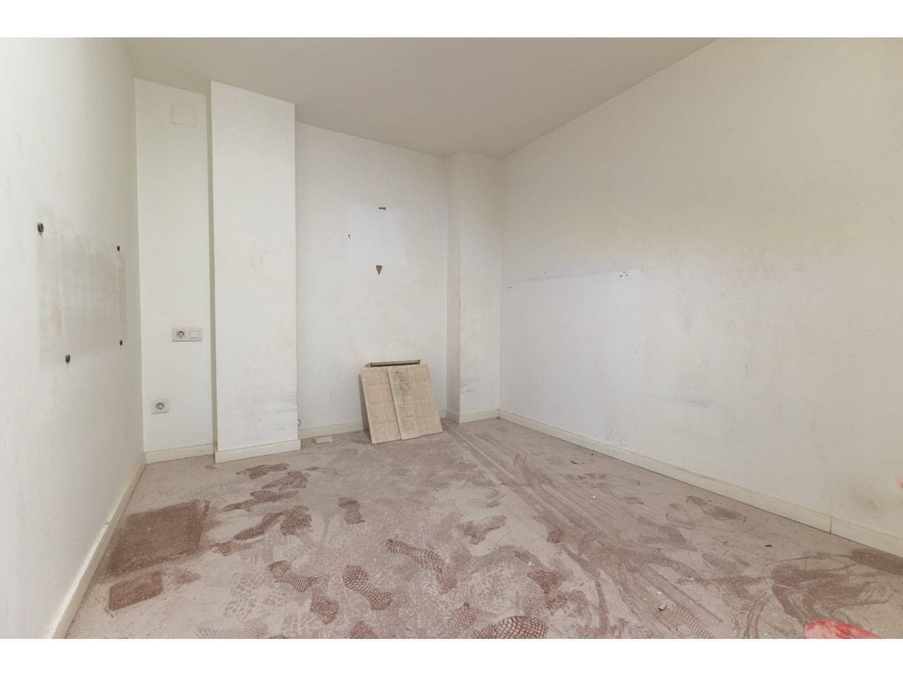 Local Comercial de 5 habitaciones en València ciudad en venta - 95.000 € (Ref: 9671047)