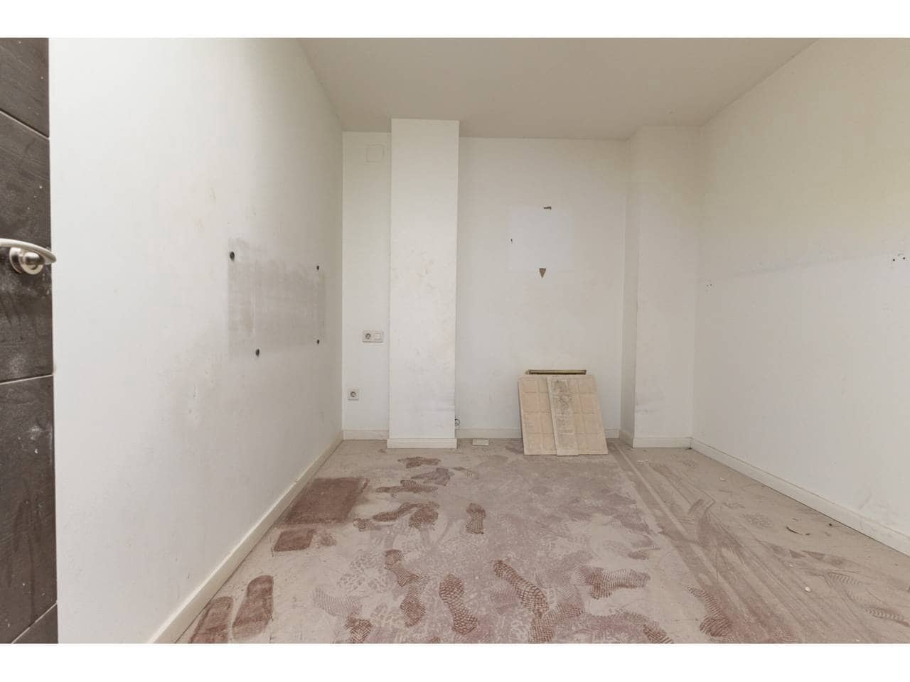 Local Comercial de 5 habitaciones en València ciudad en venta - 95.000 € (Ref: 9671047)