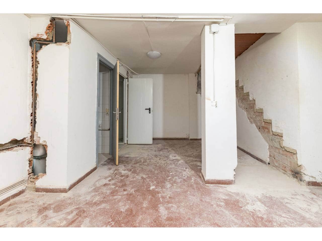 Local Comercial de 5 habitaciones en València ciudad en venta - 95.000 € (Ref: 9671047)