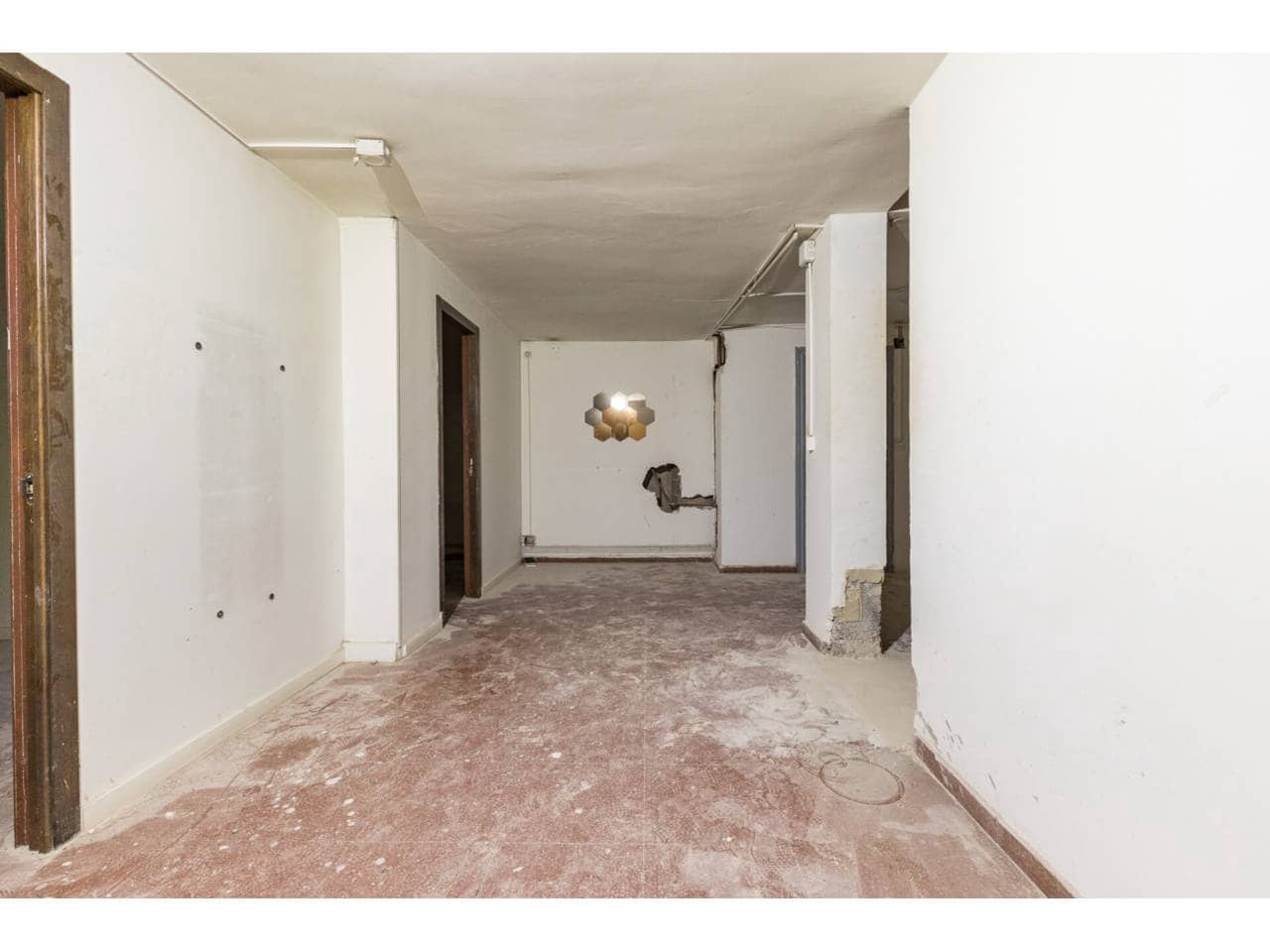 Local Comercial de 5 habitaciones en València ciudad en venta - 95.000 € (Ref: 9671047)