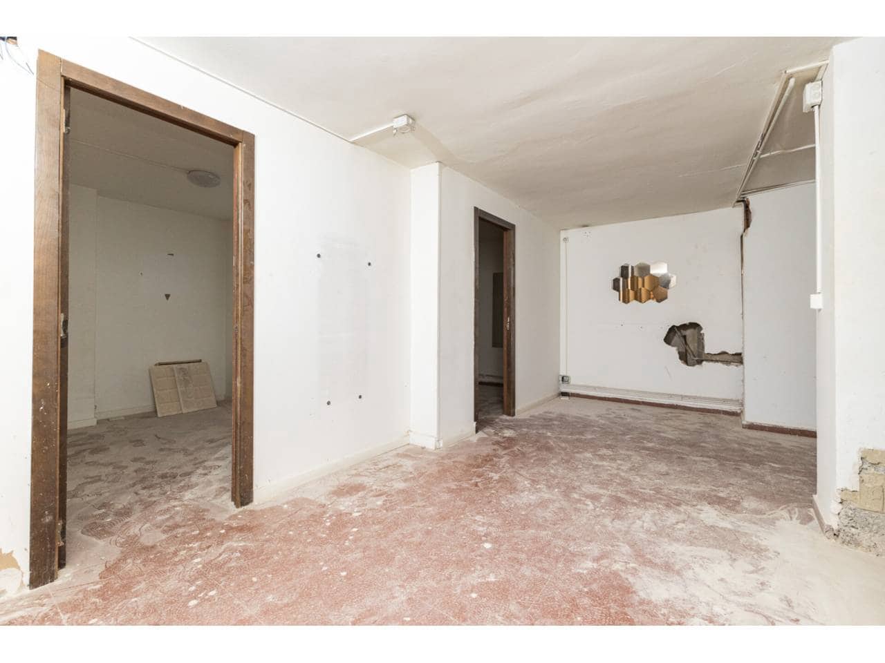 Local Comercial de 5 habitaciones en València ciudad en venta - 95.000 € (Ref: 9671047)