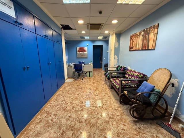 Erhverv til salg i Valencia by - € 60.000 (Ref: 9671048)