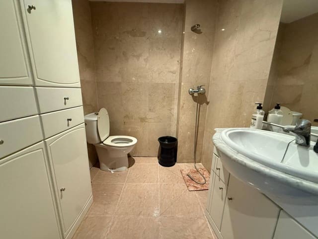 Erhverv til salg i Valencia by - € 60.000 (Ref: 9671048)