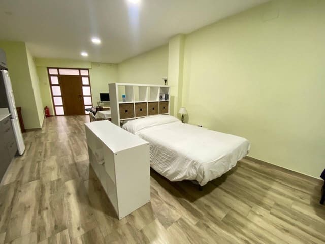 Erhverv til salg i Valencia by - € 230.000 (Ref: 9671049)