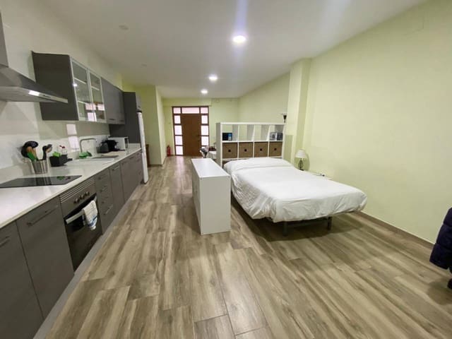 Erhverv til salg i Valencia by - € 230.000 (Ref: 9671049)