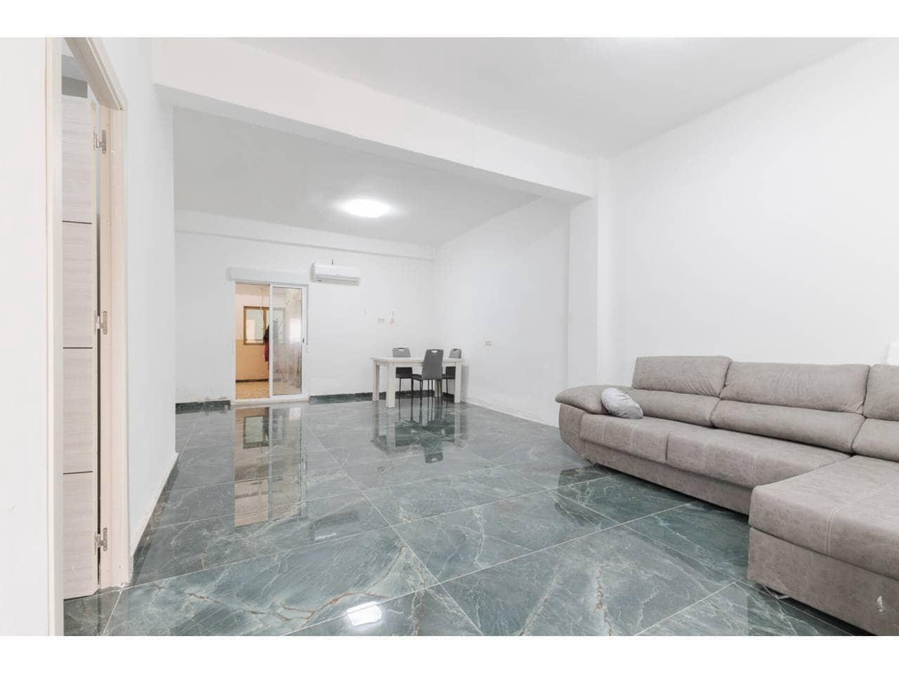 3 bedroom Townhouse for sale in L'Alcudia - € 135,000 (Ref: 9671050)