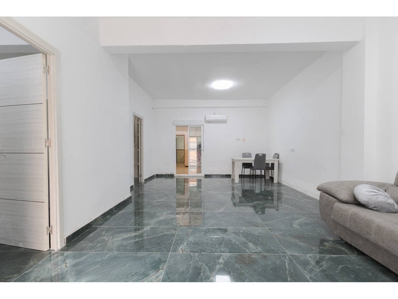 3 bedroom Townhouse for sale in L'Alcudia - € 135,000 (Ref: 9671050)