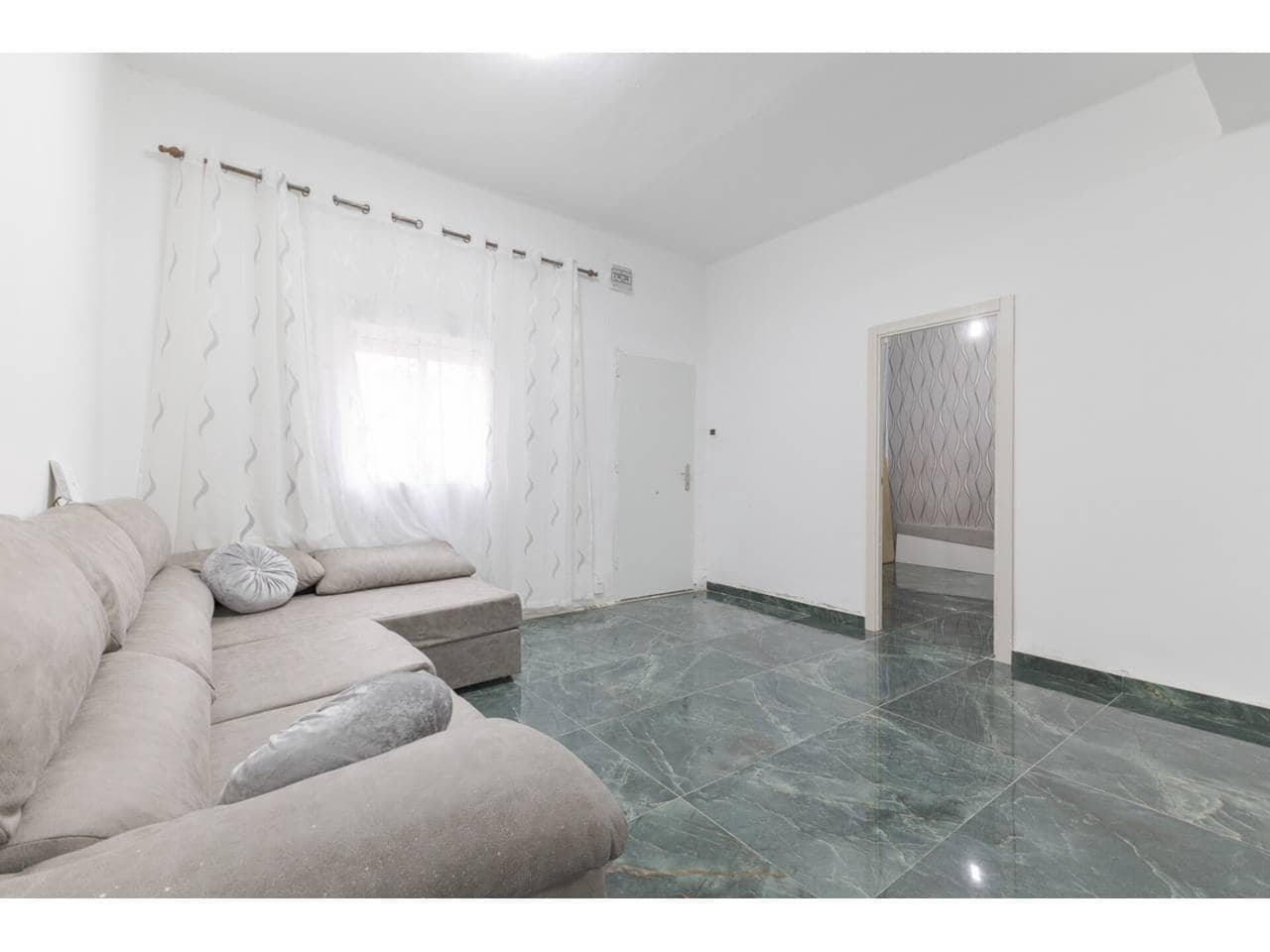 3 bedroom Townhouse for sale in L'Alcudia - € 135,000 (Ref: 9671050)