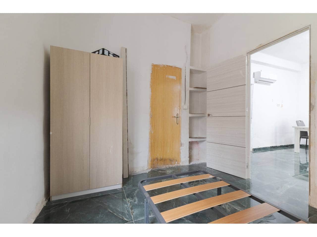 3 bedroom Townhouse for sale in L'Alcudia - € 135,000 (Ref: 9671050)