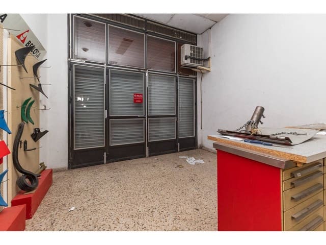 Kaupallinen myytävänä paikassa Mislata - 255 000 € (Ref: 9671058)