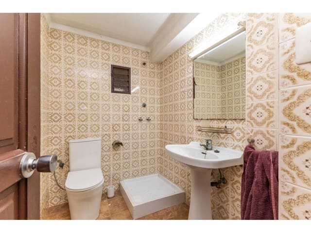 Kaupallinen myytävänä paikassa Mislata - 255 000 € (Ref: 9671058)