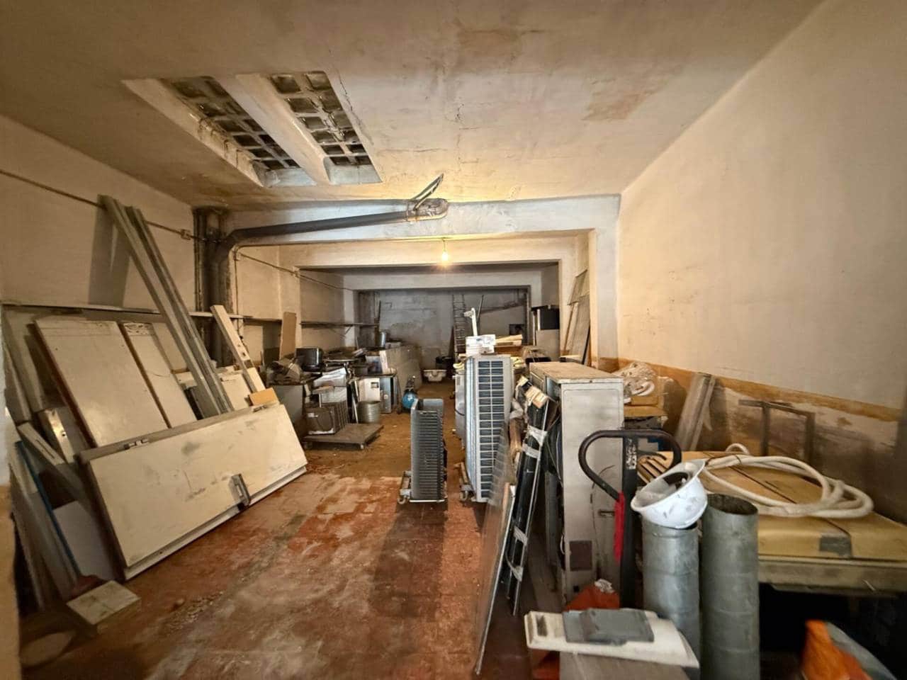 Commercial for sale in Valencia city - € 99,000 (Ref: 9725022)