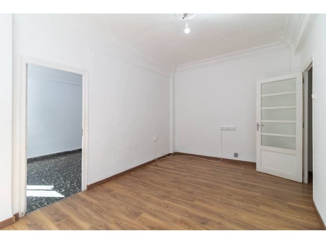 Piso de 4 habitaciones en València ciudad en venta - 275.000 € (Ref: 9734217)