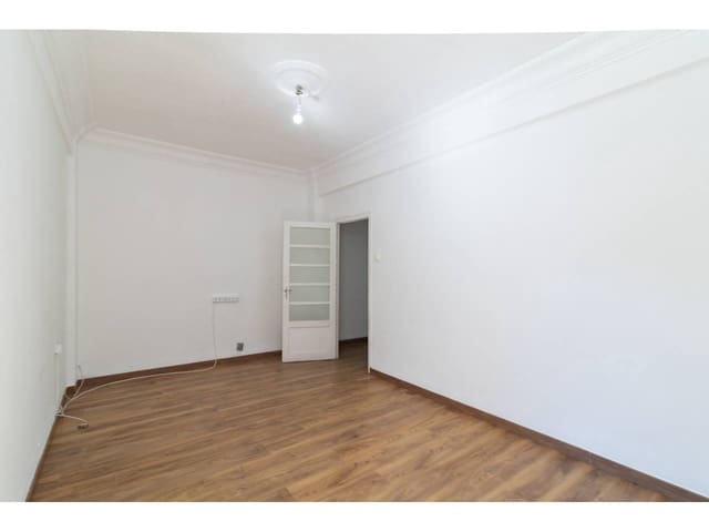 Piso de 4 habitaciones en València ciudad en venta - 275.000 € (Ref: 9734217)