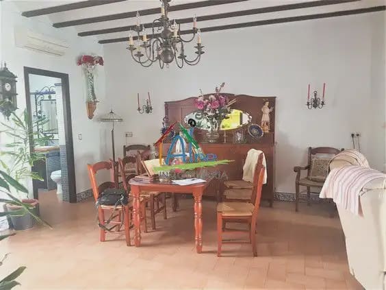 4 soveværelse Byhus til salg i Almonte med garage - € 300.000 (Ref: 9784155)