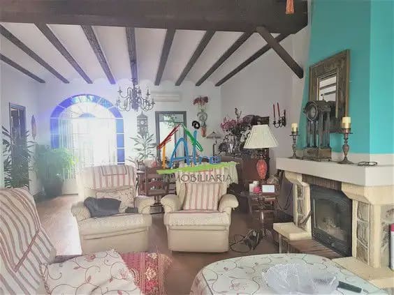 4 soveværelse Byhus til salg i Almonte med garage - € 300.000 (Ref: 9784155)