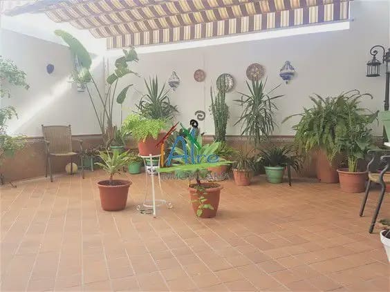 4 soveværelse Byhus til salg i Almonte med garage - € 300.000 (Ref: 9784155)