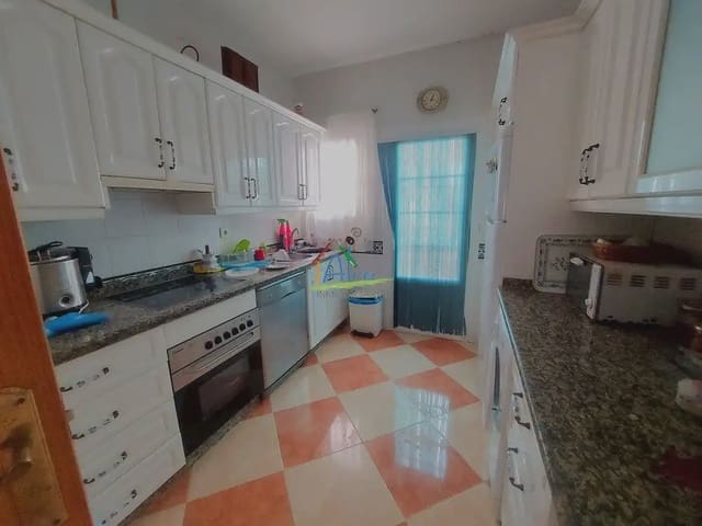 7 soveværelse Villa til salg i Almonte med swimmingpool garage - € 380.000 (Ref: 9784157)