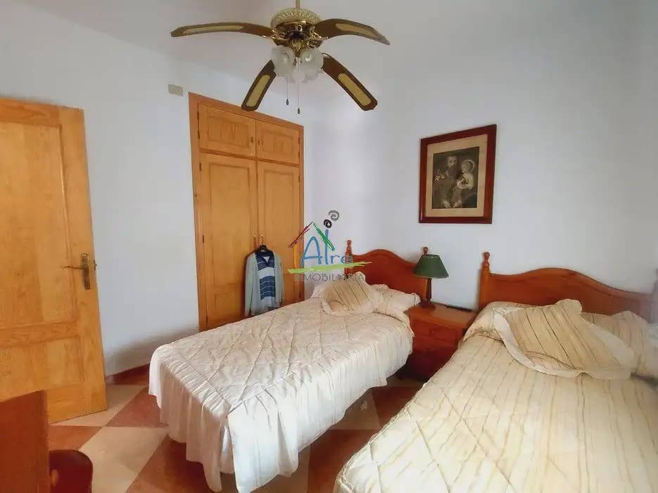 7 bedroom Villa for sale in Almonte with pool garage - € 380,000 (Ref: 9784157)