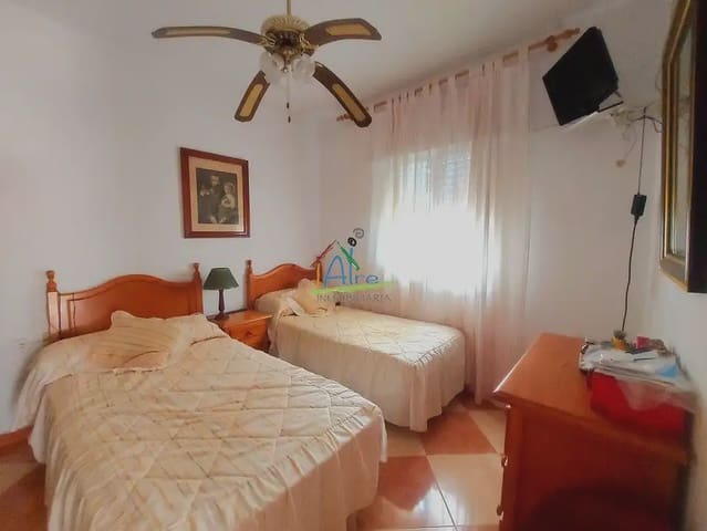 7 soveværelse Villa til salg i Almonte med swimmingpool garage - € 380.000 (Ref: 9784157)